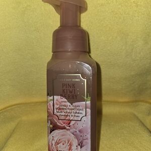Bath & Body Works Pink Kiwi Berry Foaming Hand Soap